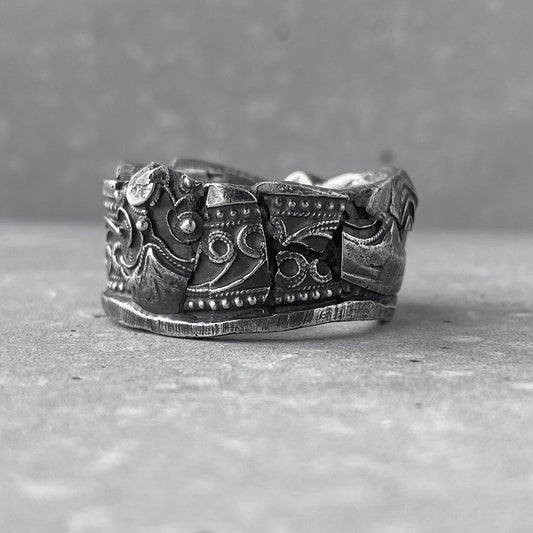 Ornament ring - wide brutal ring with an oriental pattern and cracks Unusual rings Project50g