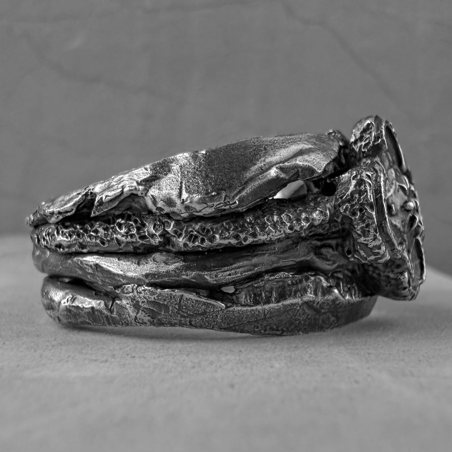Aurora ring Rings with cracks and patterns Project50g 