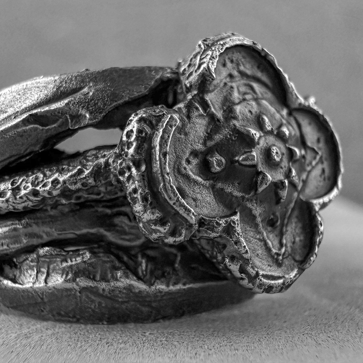 Aurora ring Rings with cracks and patterns Project50g 