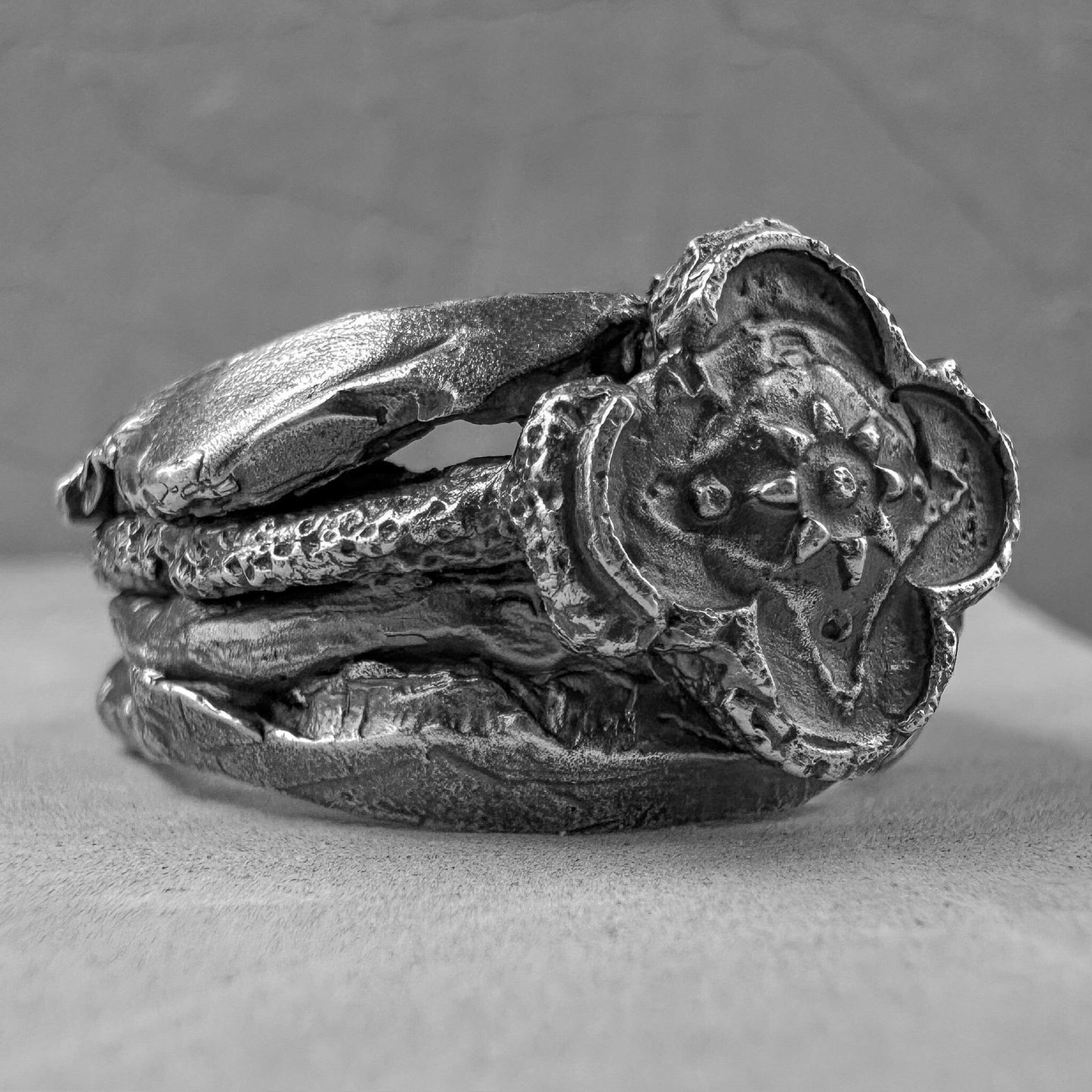 Aurora ring Rings with cracks and patterns Project50g 