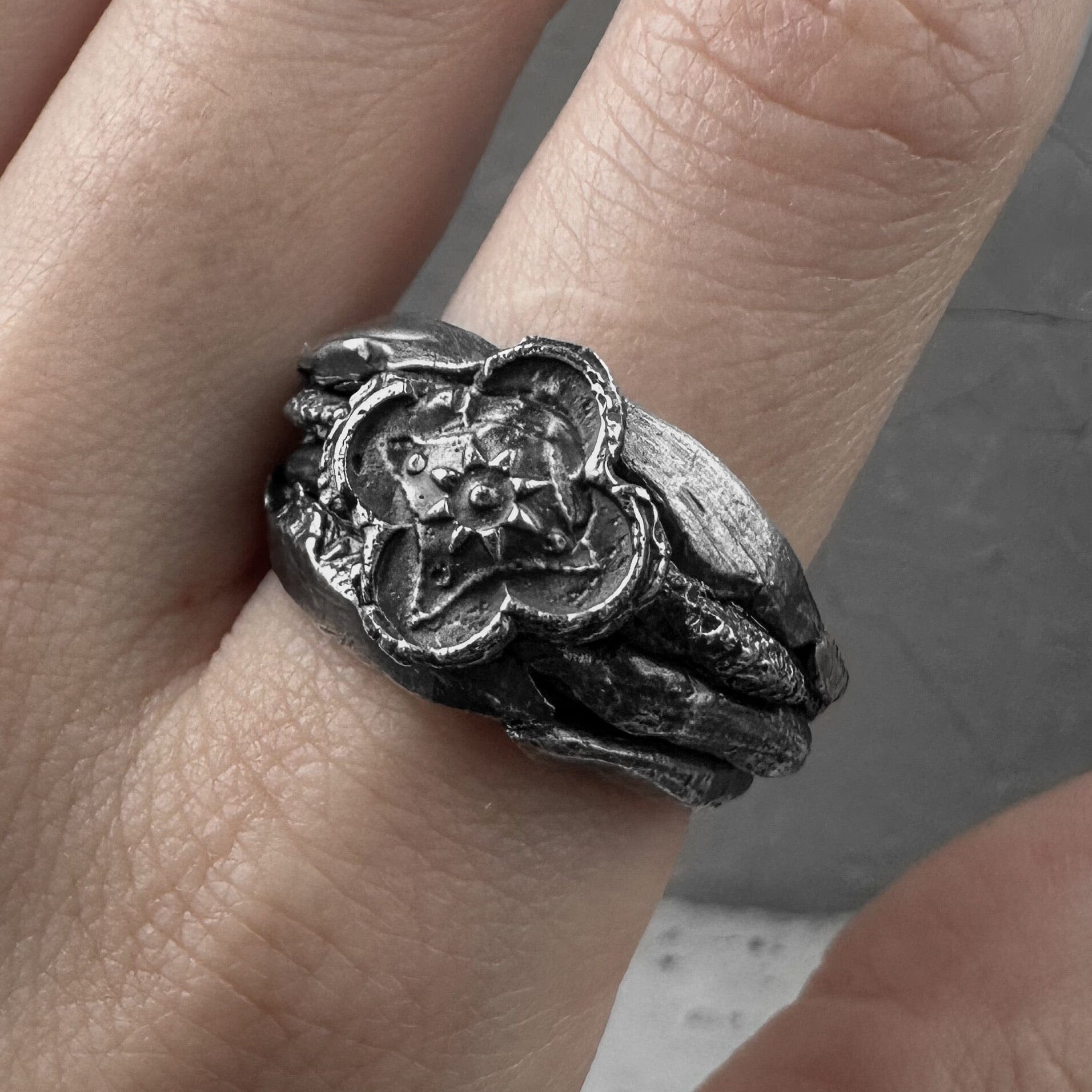 Aurora ring Rings with cracks and patterns Project50g 