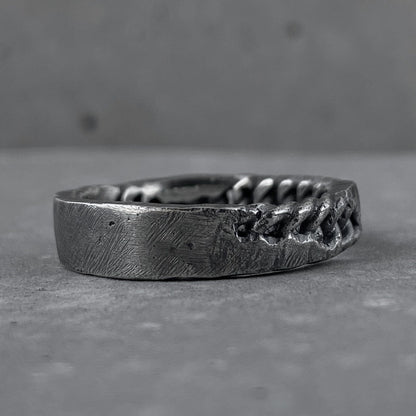 Chain ring- texture ring withvolcanic oxidation Lightweight rings Project50g 