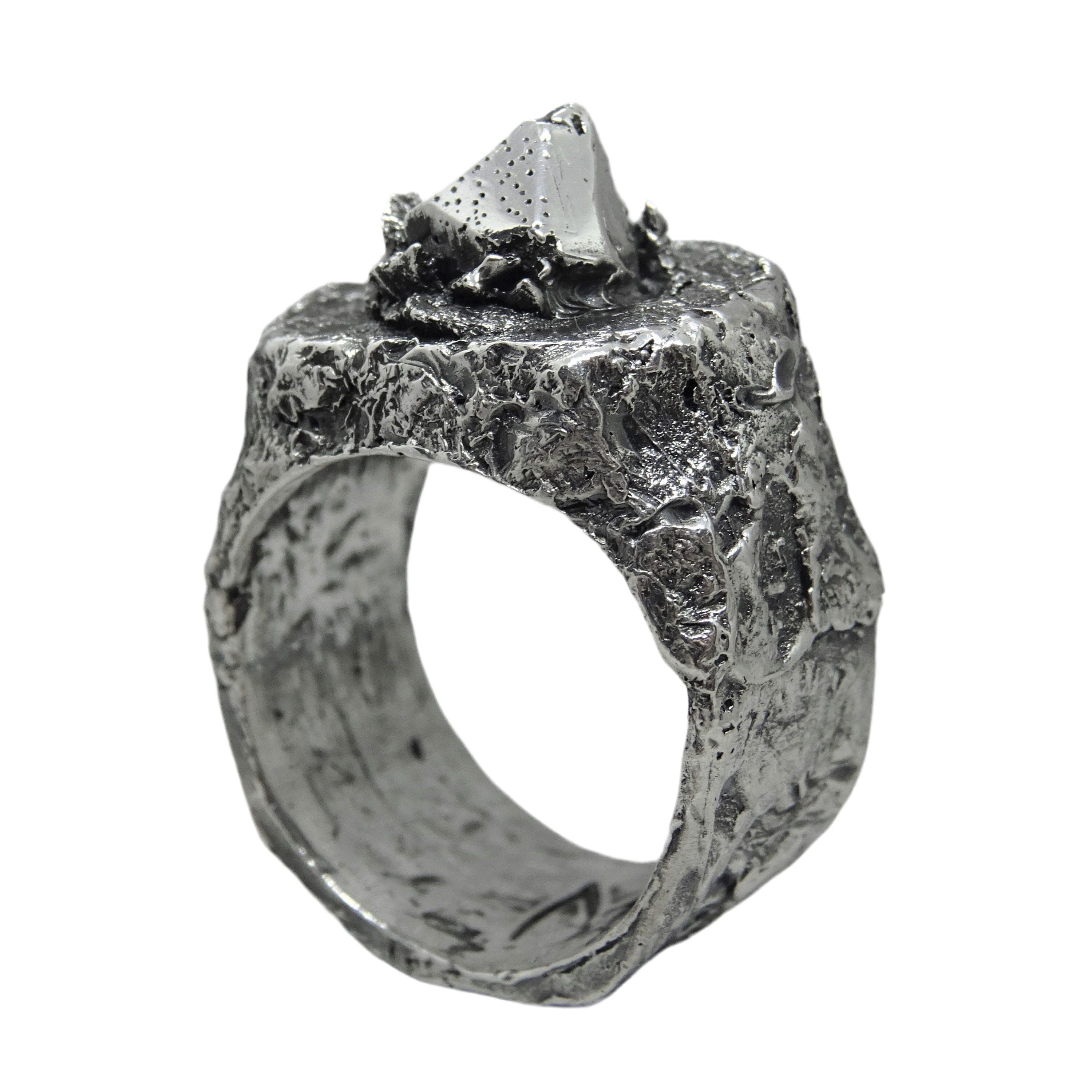 Crystal Ring, Textured Silver Ring with Raised Structure | 50g – project50g