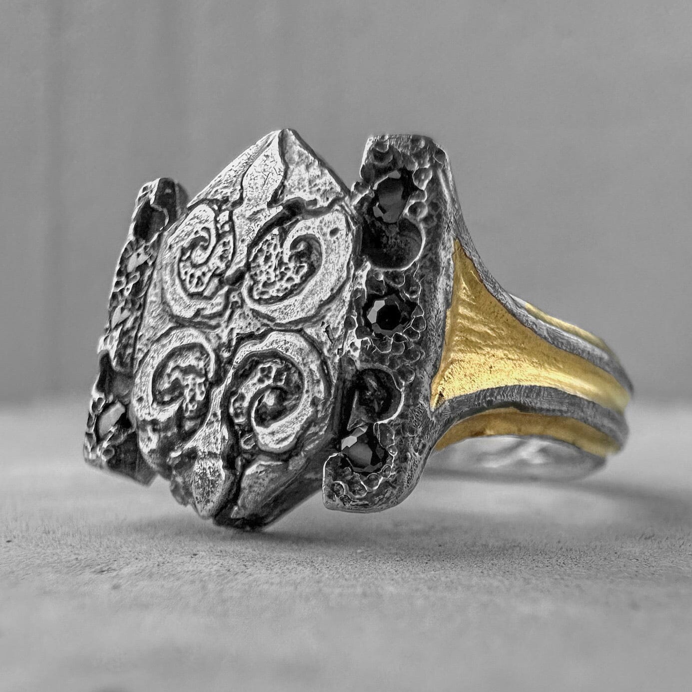 Golden Knight of the East Silver Ring with Volcanic Oxidation and 24K Gold Gilding Unusual rings project50g 