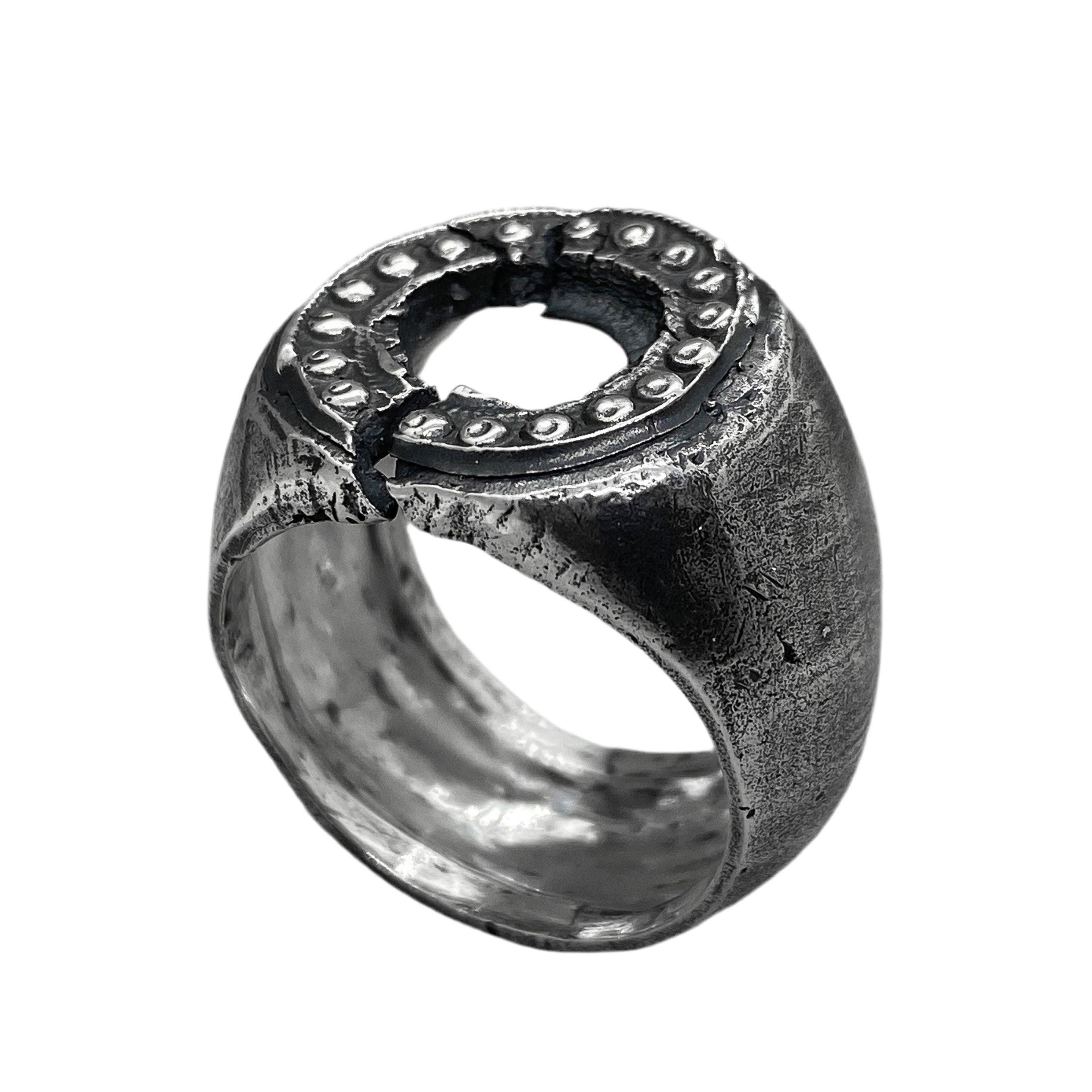 50GRAMSOFSILVER |ポータルリング-中央に亀裂と穴がある珍しい丸い