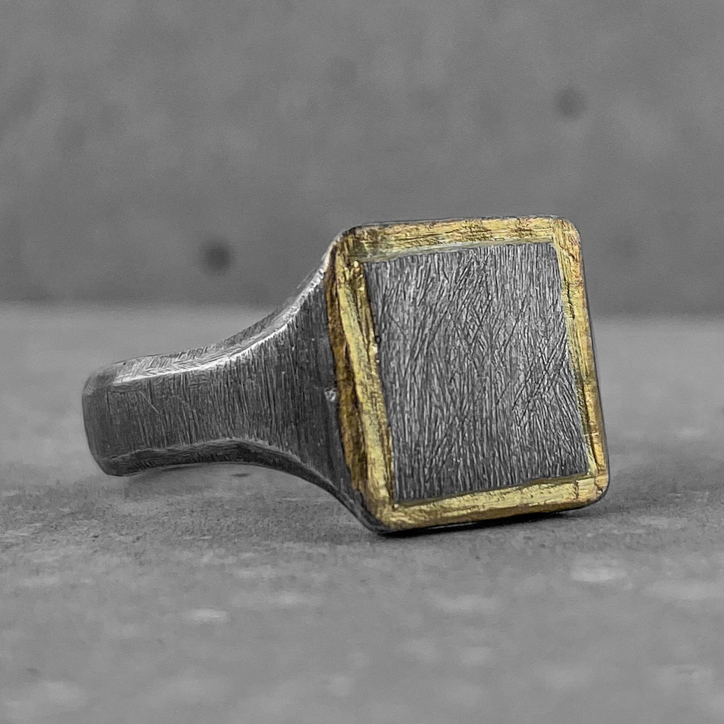 Square ring with artisan gold plating Rings with smooth texture Project50g 