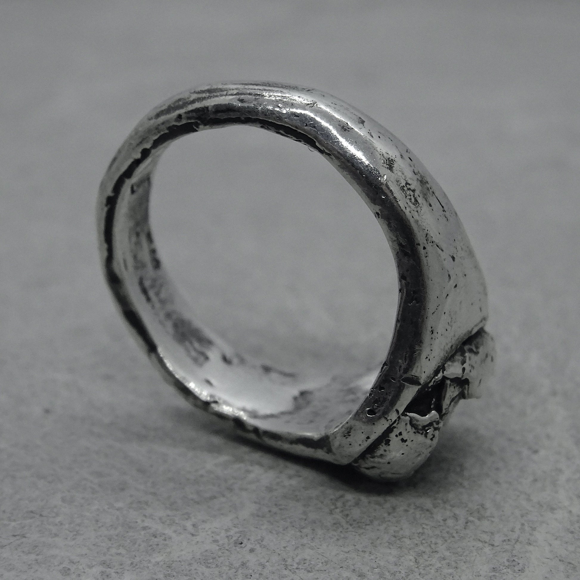 5th Element ring- oval signet ring with smooth texture Rings with smooth texture Project50g 