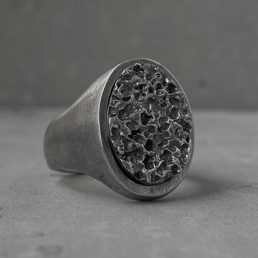 Acidic Ringer Project50g | Acid ring- Oval signet ring with molten metal texture on ...