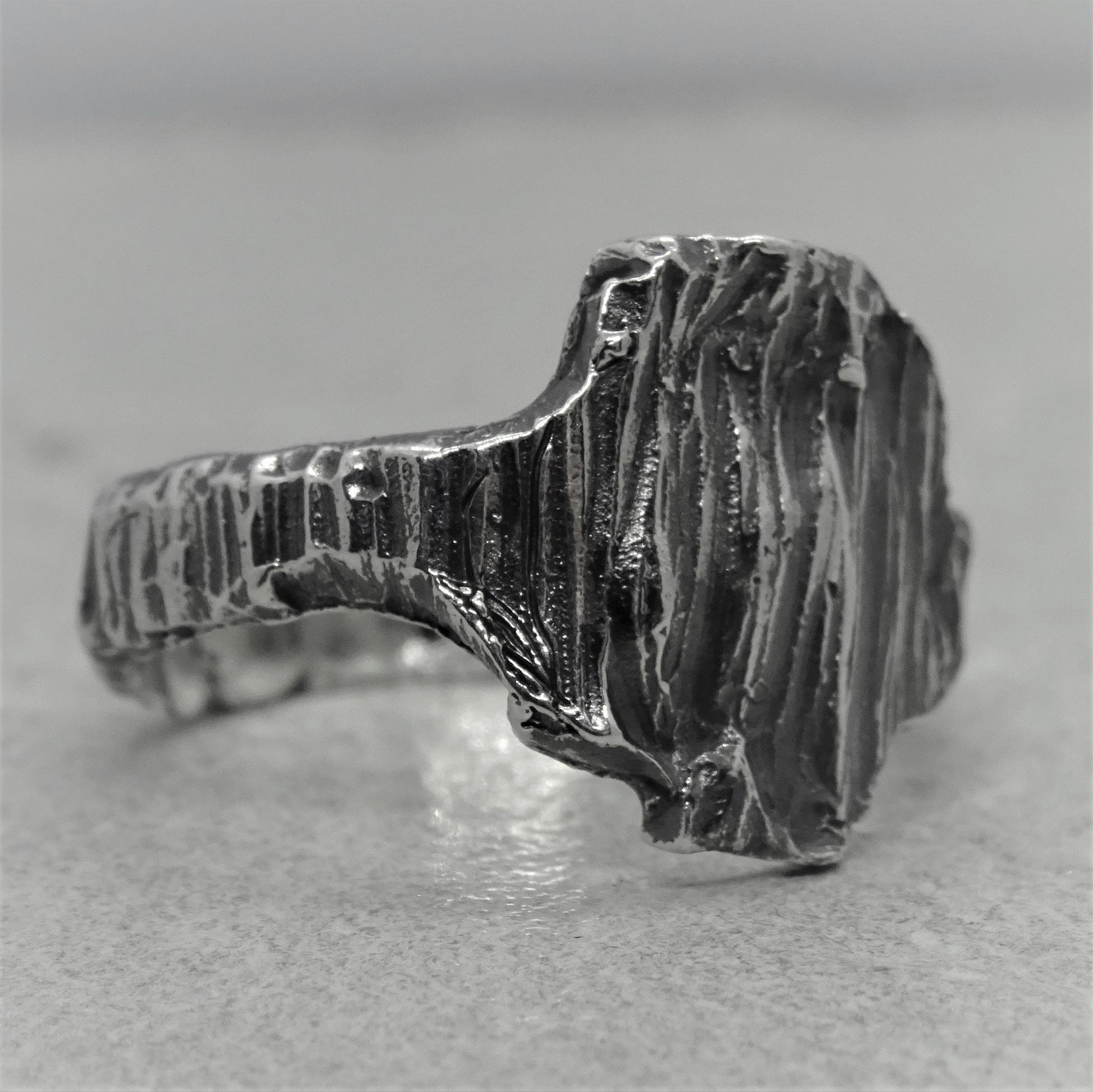 Bark ring- weightless ring with the texture of a tree Lightweight rings Project50g 