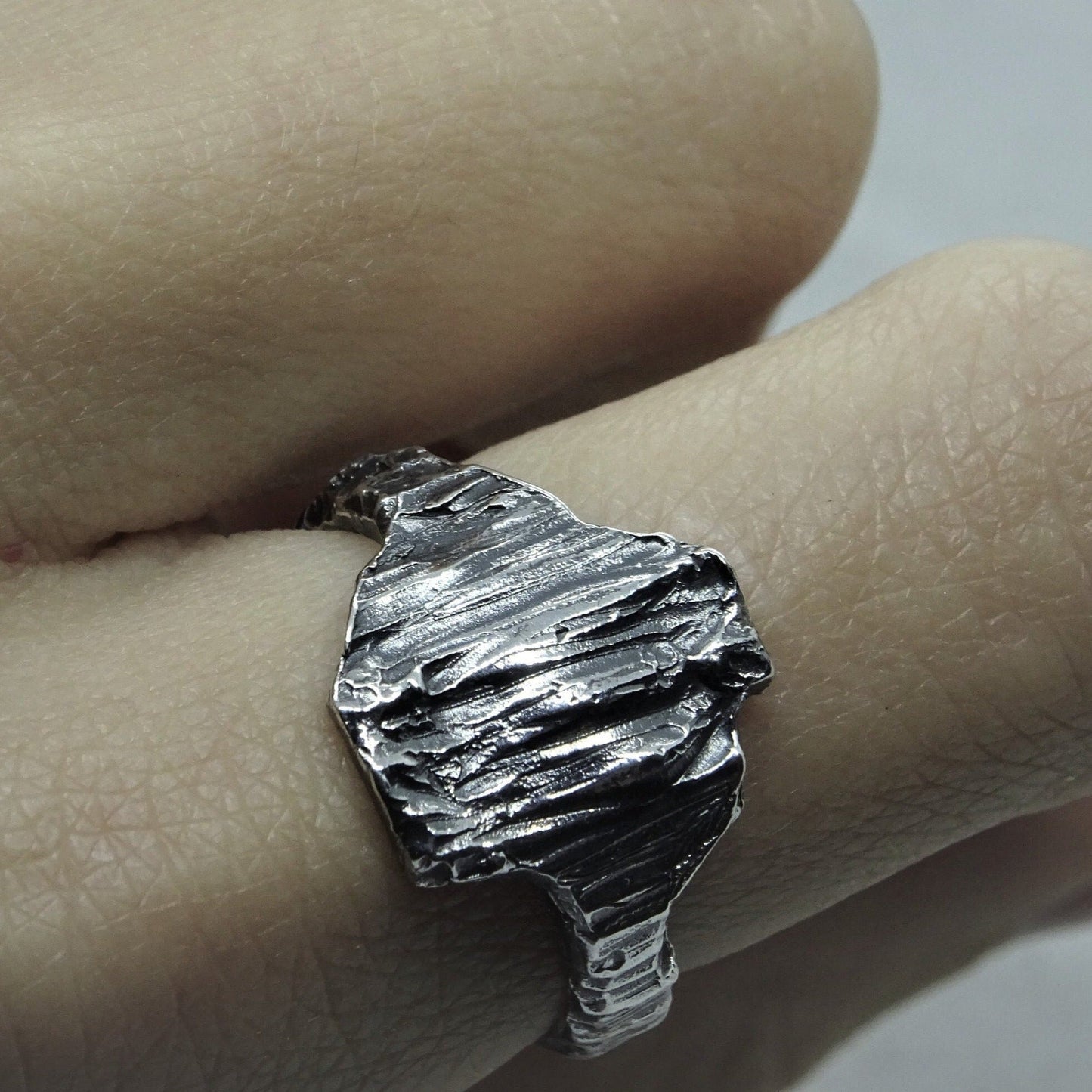 Bark ring- weightless ring with the texture of a tree Lightweight rings Project50g 
