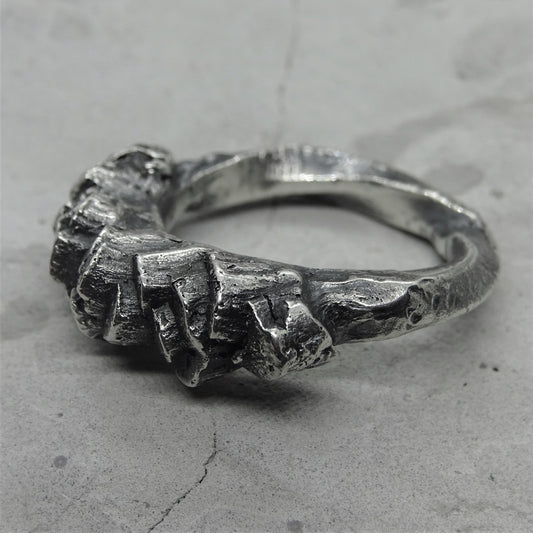 Basalt ring- light ring with a twisted back and an unusual rock texture top Lightweight rings Project50g 