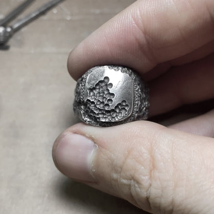 Old Istanbul Ring - breiter brutaler Ring mit orientalischem Muster und Rissen