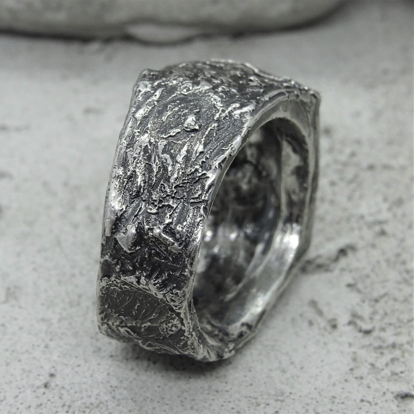 Crack ring- massive ring with crack and unusual texture Signet rings Project50g 