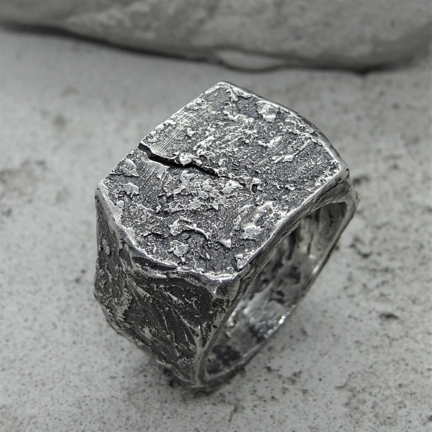 Crack ring- massive ring with crack and unusual texture Signet rings Project50g 