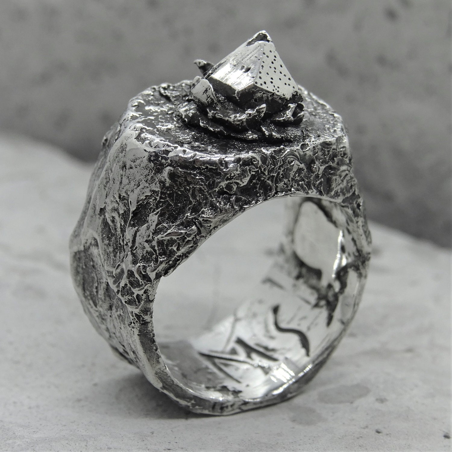 50GRAMSOFSILVER |クリスタルリング-石の質感とシルバークリスタルの珍しいリング