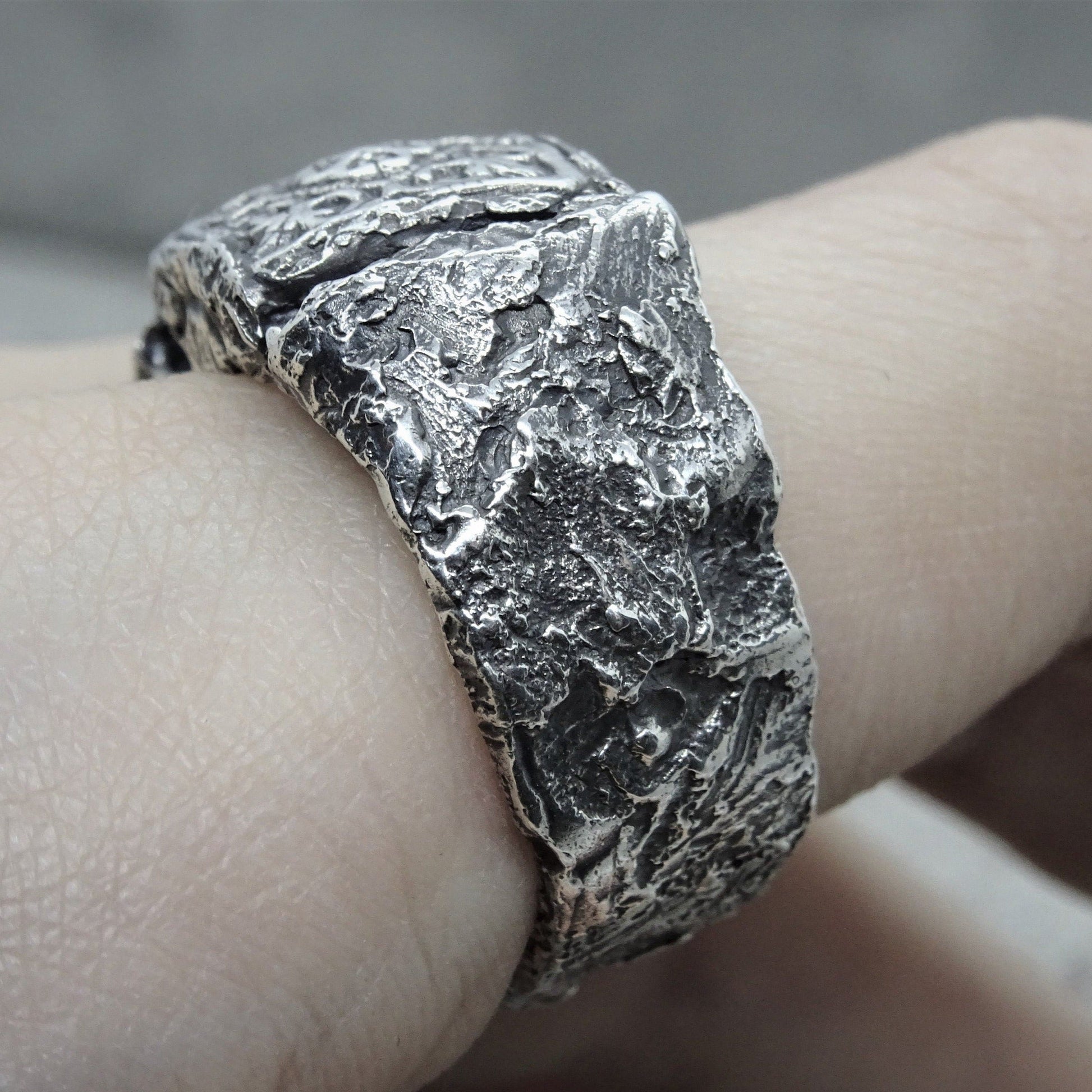 Eastern ring- unusual textures ring with cracks and oriental pattern Rings with cracks and patterns Project50g 