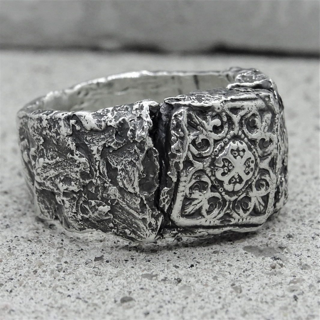 Rings with patterns and cracks – project50g