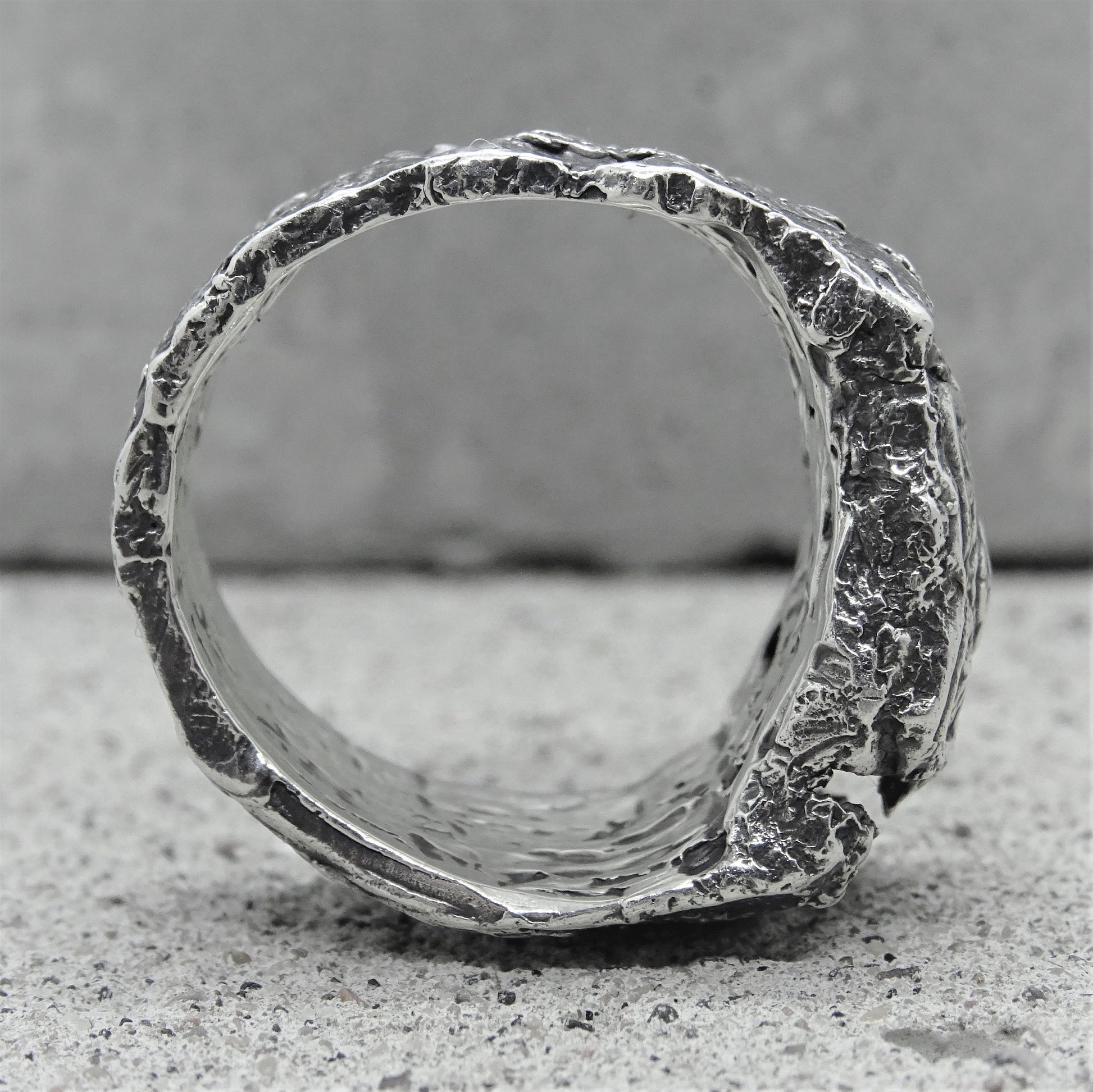 Eastern ring- unusual textures ring with cracks and oriental pattern Rings with cracks and patterns Project50g 