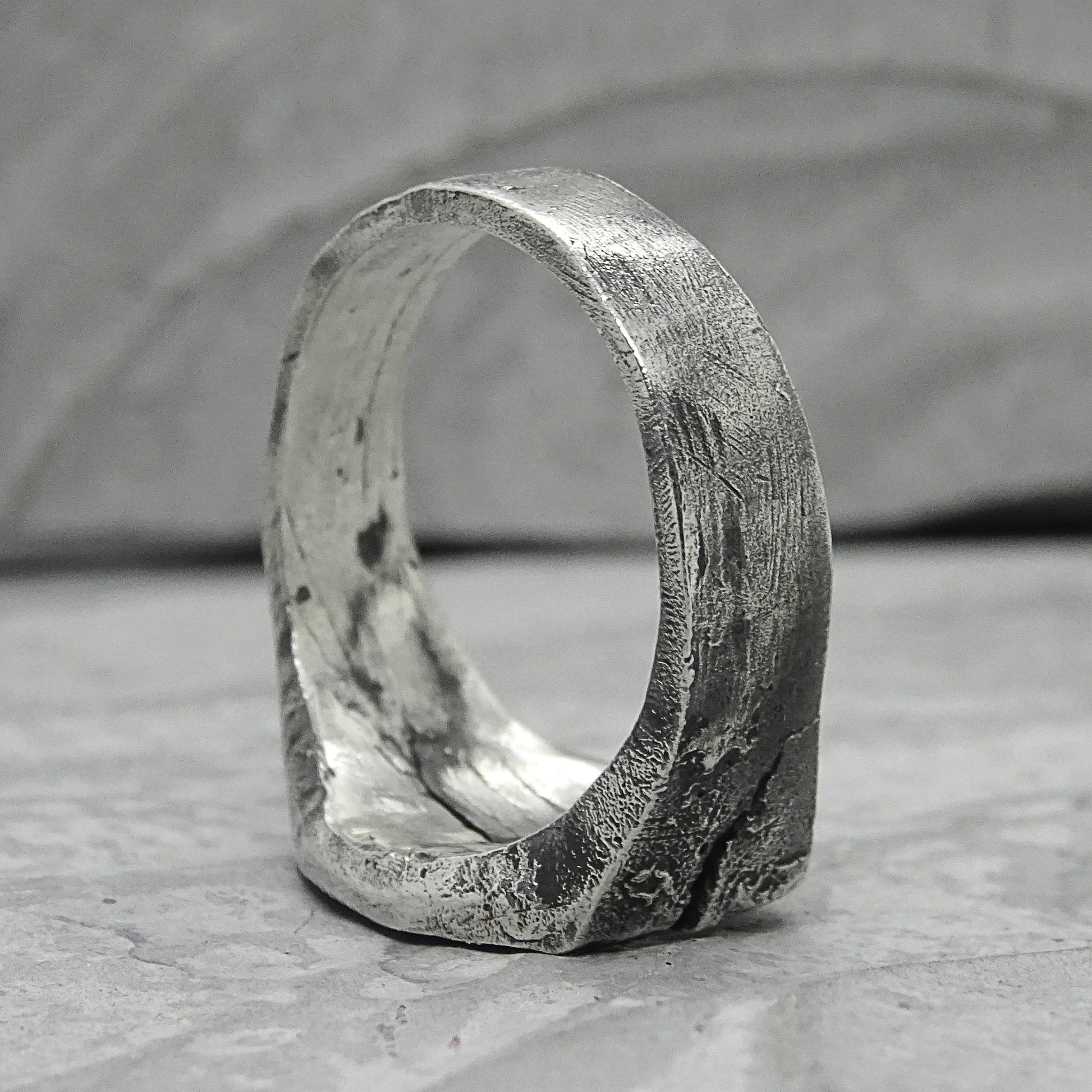Fault ring - textured signet ring with a crack Signet rings Project50g 