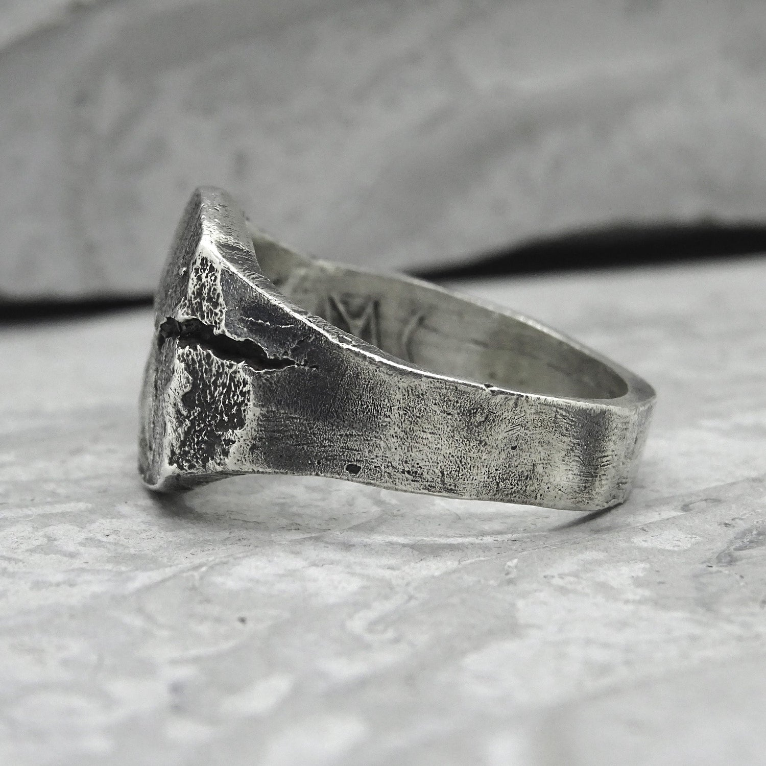 Fault ring - textured signet ring with a crack Signet rings Project50g 