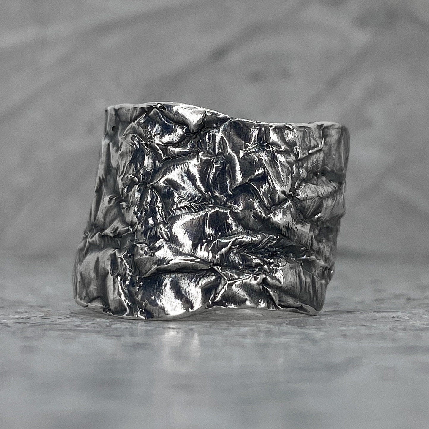 Leather ring- A extra wide open ring with a finely wrinkled skin-like texture Open rings Project50g 