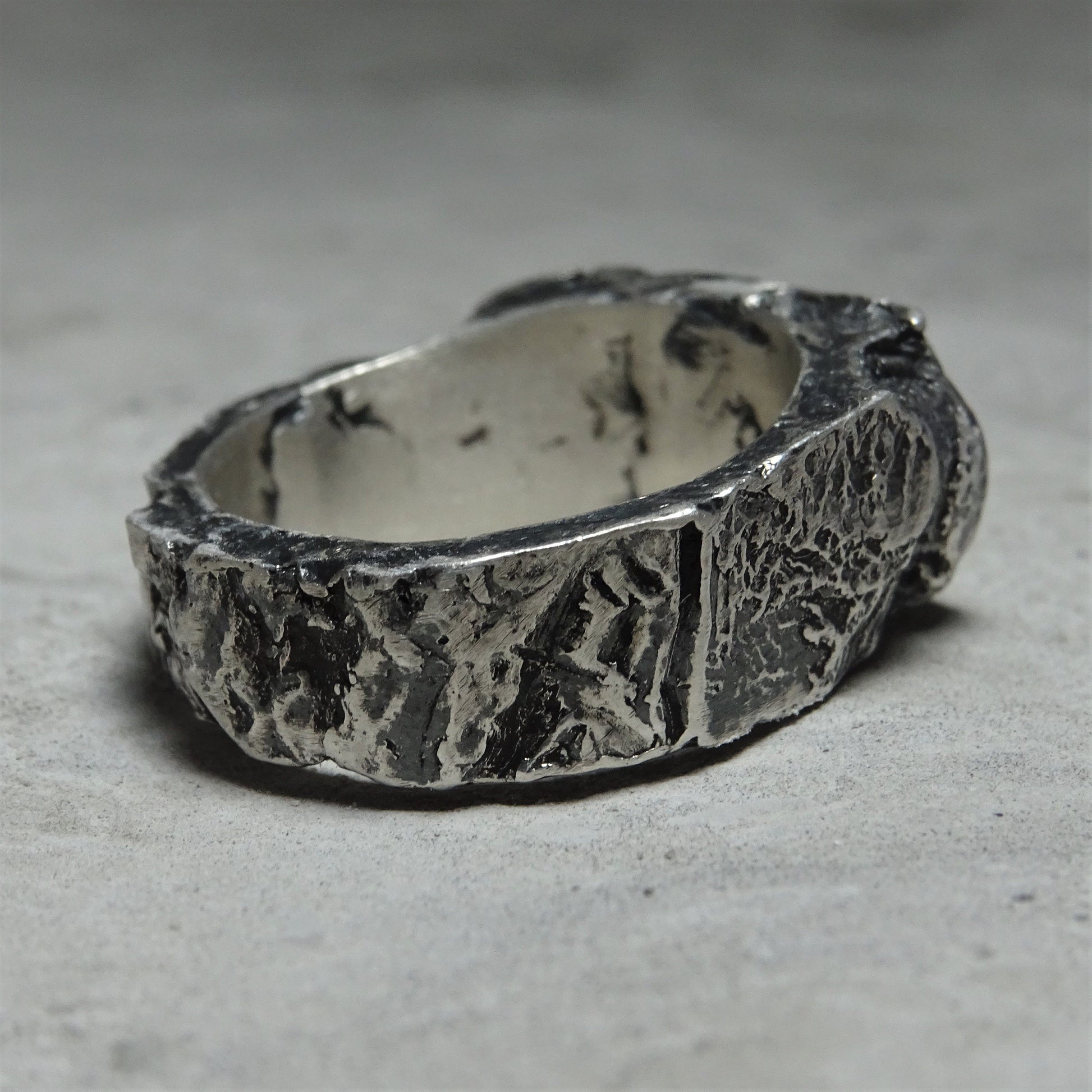 Ocean ring- horizontal signet ring with an unusual texture of stone and molten metal Signet rings Project50g 