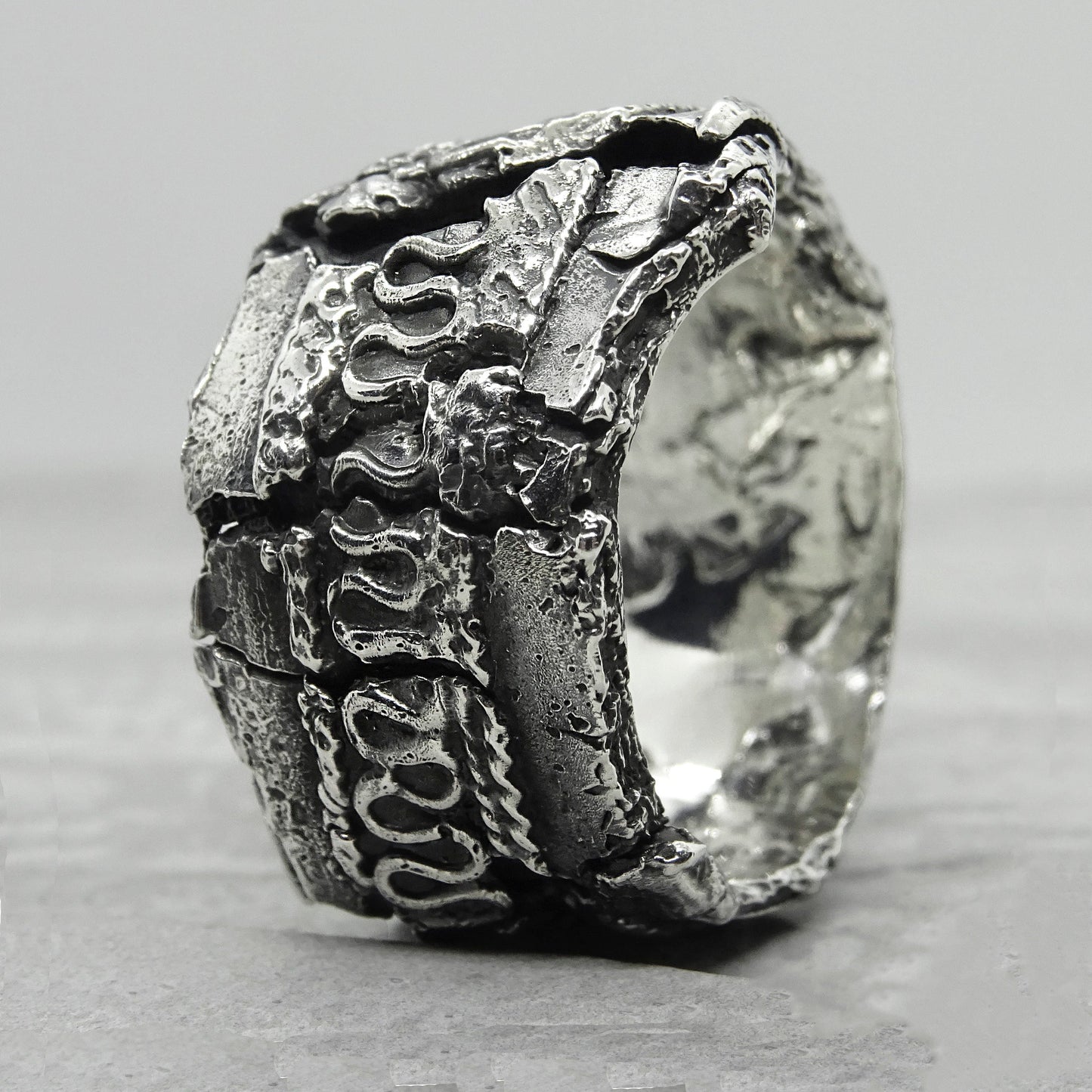 Old Istanbul ring - wide brutal ring with an oriental pattern and cracks Unusual rings Project50g 