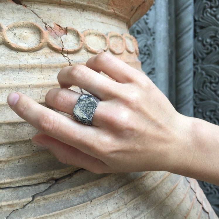 Old ring- a wide textured ring with imprint of an ancient coin Signet rings Project50g 