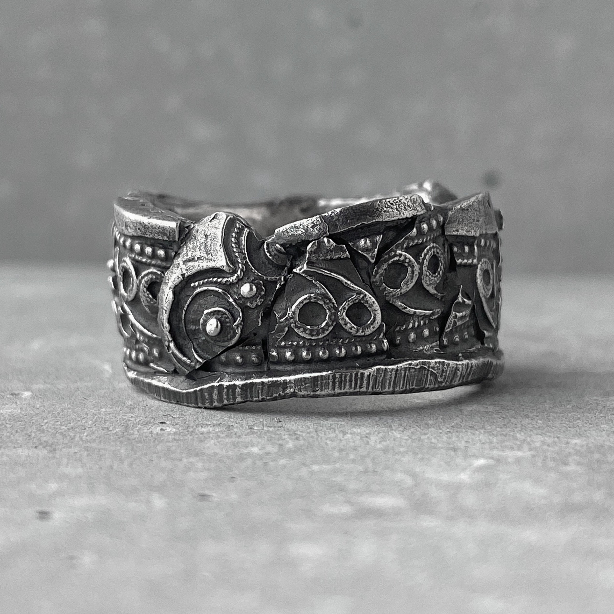 Ornament ring - wide brutal ring with a caucasian pattern and cracks
