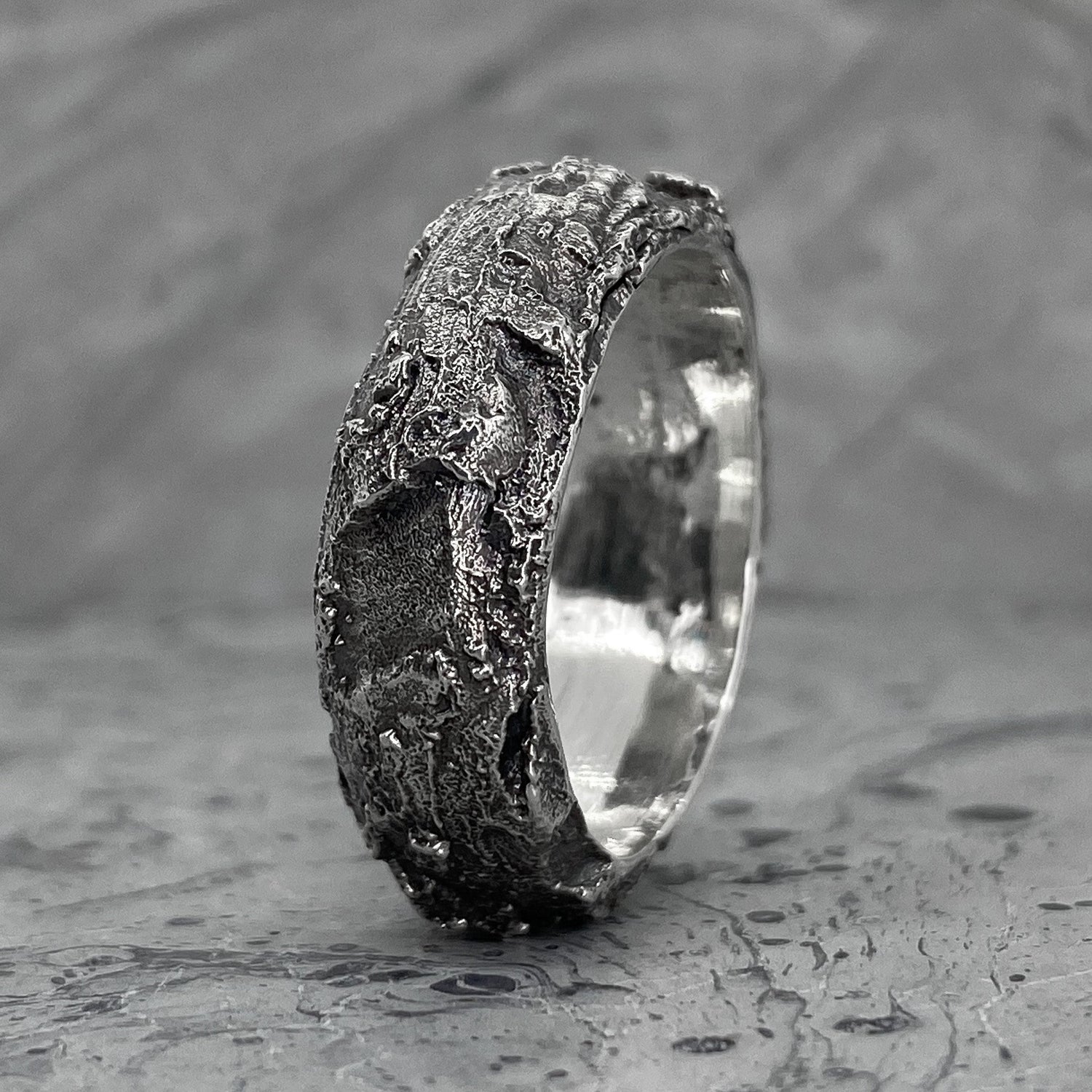 Saturn ring- barrel ring with pronounced stone texture and volcanic oxidation Band rings Project50g 