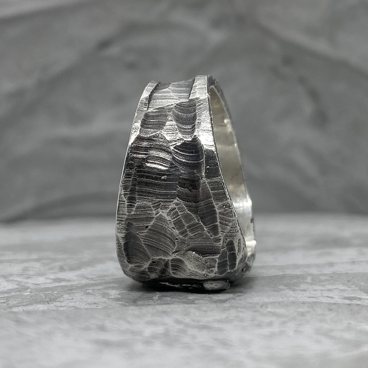 Sea calm ring- unusual ring with the texture of the water surface and cracks Unusual rings Project50g 
