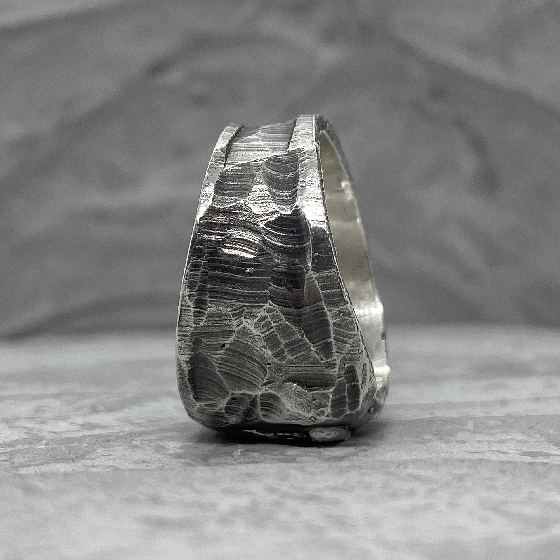 Sea calm ring- unusual ring with the texture of the water surface and cracks Unusual rings Project50g 
