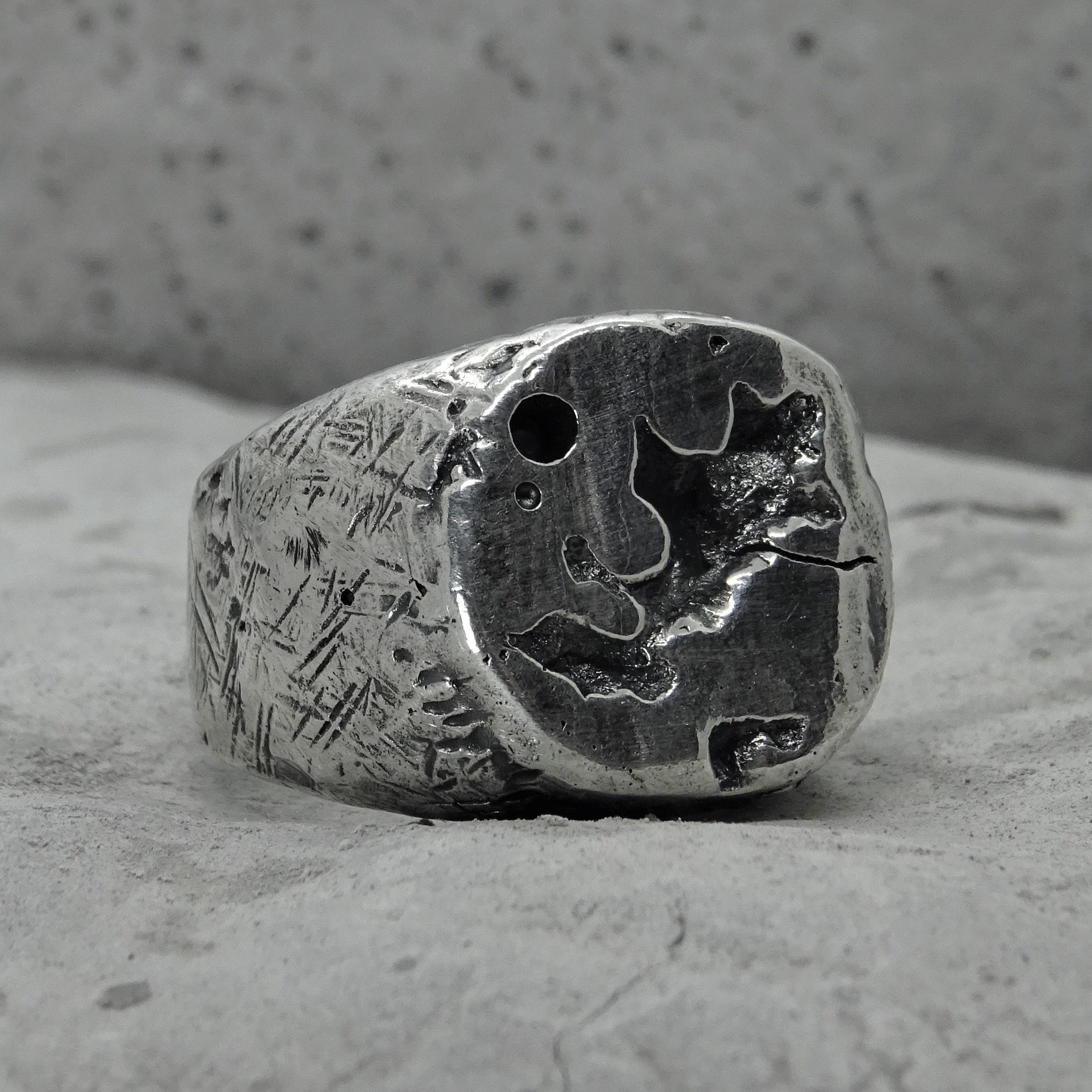 Stamp ring- unusual signet ring with a smooth scratched texture Signet rings Project50g 