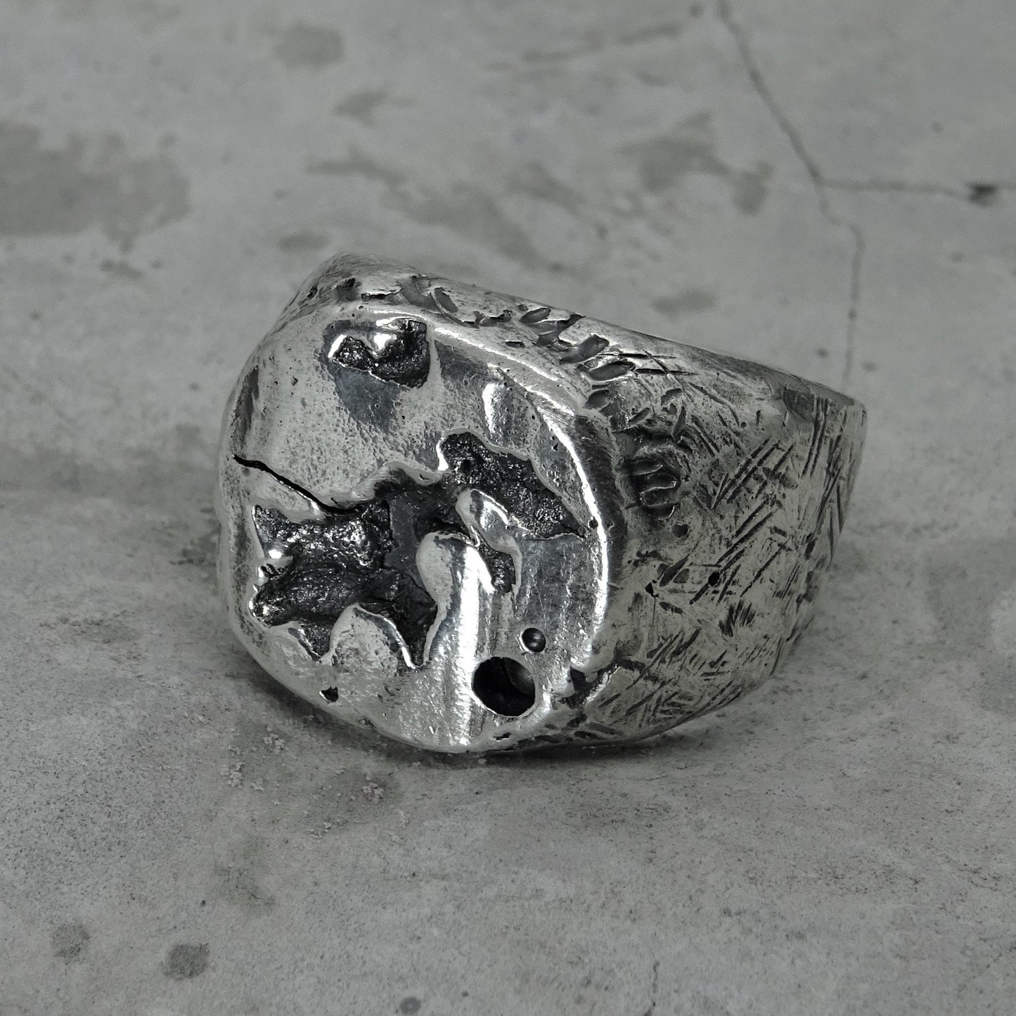 Stamp ring- unusual signet ring with a smooth scratched texture Signet rings Project50g 