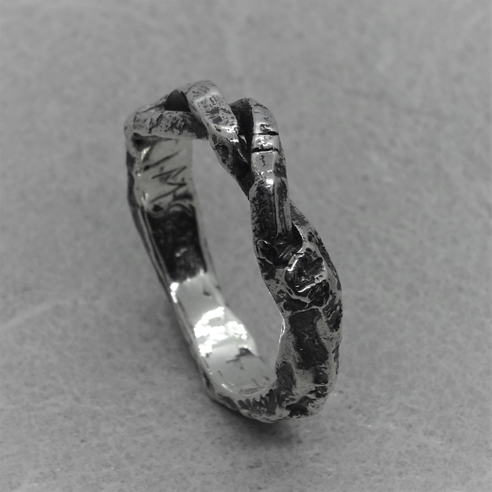 Twist ring- A thin twisted ring with an interesting stone texture Lightweight rings Project50g 